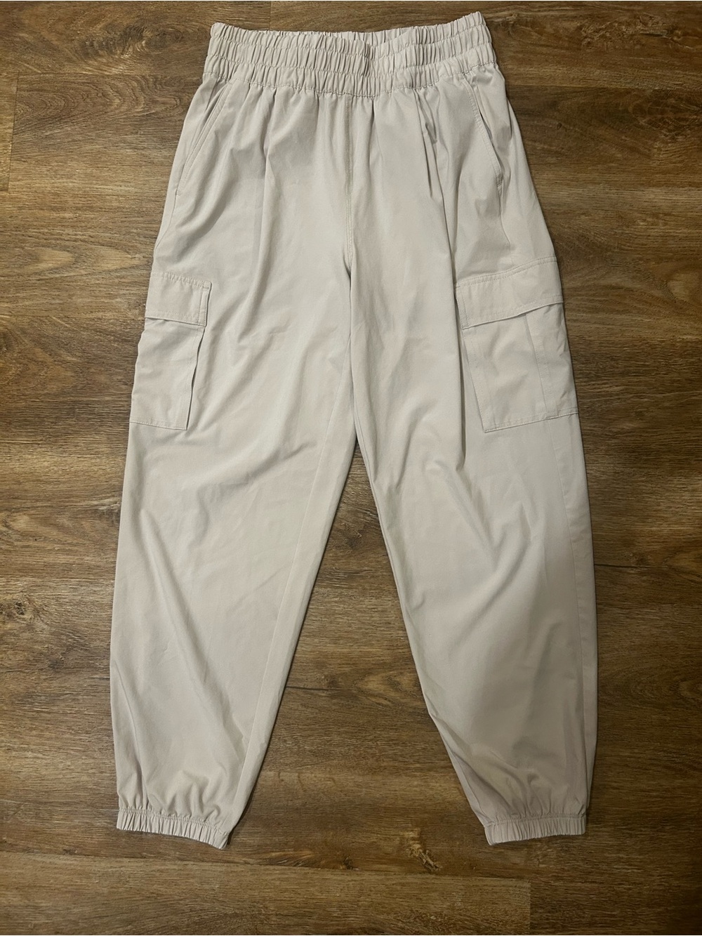 Vuori High-Waist Cargo Joggers - Picture 7 of 7